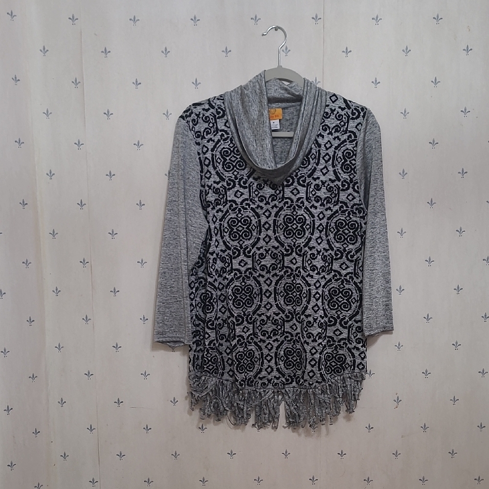 Ruby Rd. Gray and Black Patterned Top